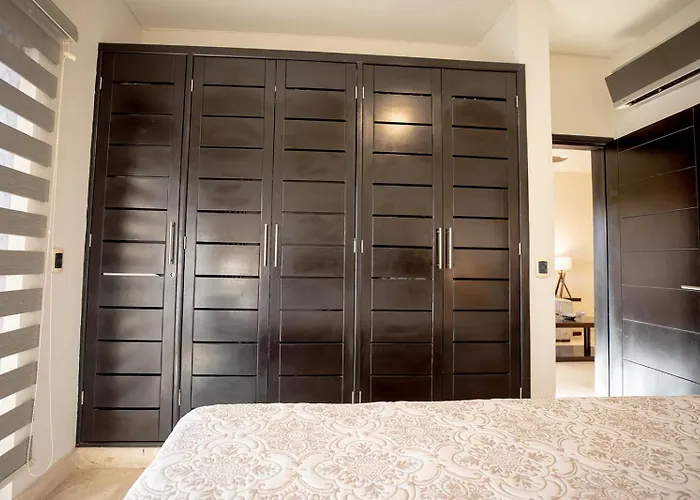 Oceanfront El Faro Surf 302 Apartment *